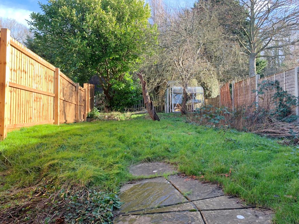 Lot: 20 - END-TERRACE PROPERTY WITH PLANNING FOR TWO-BEDROOM DWELLING - Garden to the rear of property in Gloucester.